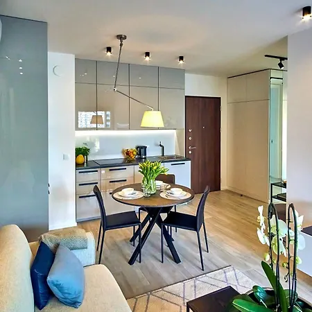 P&o Mennica Iv * Varsovie