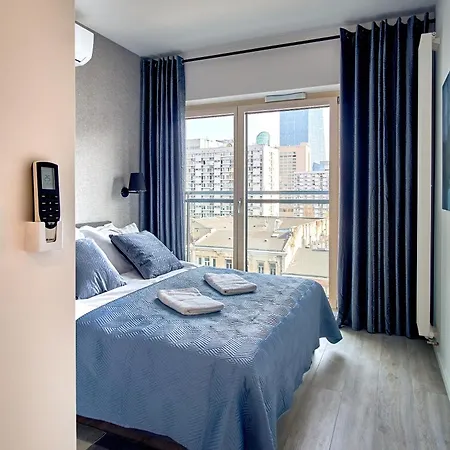 P&o Mennica Iv * Varsovie