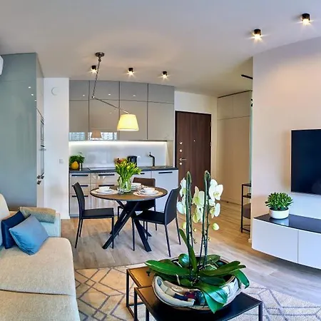 P&o Mennica Iv * Varsovie